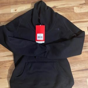 Brand new The North Face women thick fleece pullover.